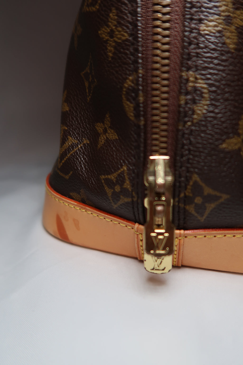 Louis Vuittom Alma PM Classic Monogram
