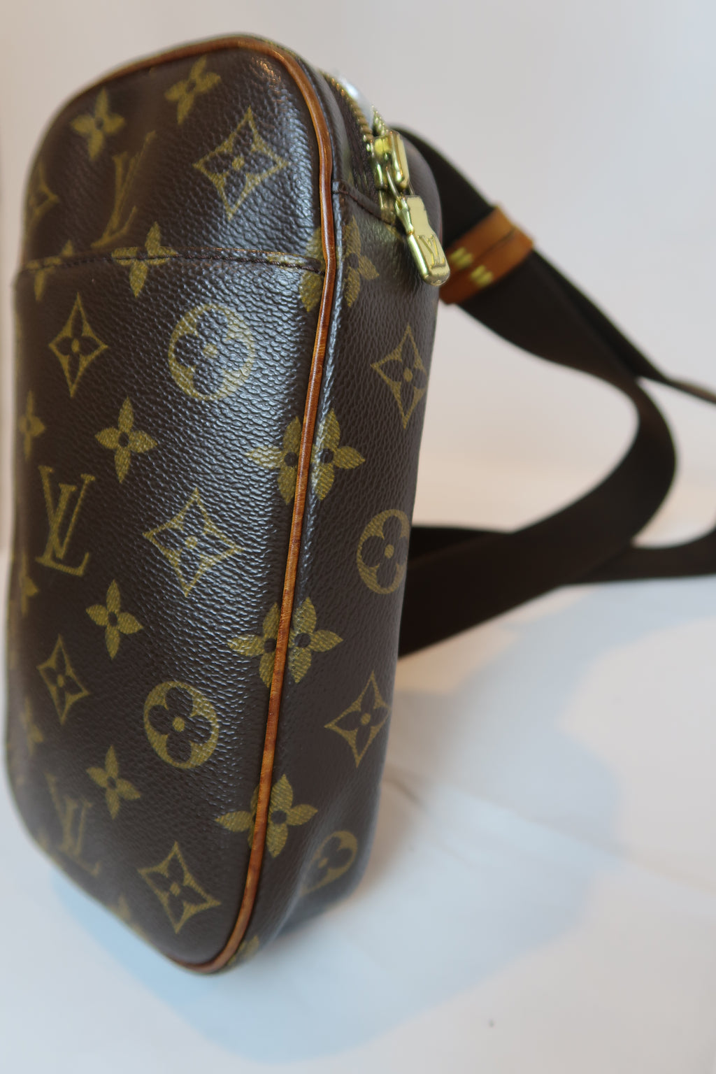 Louis Vuitton Pochette Gange Brown Monogram