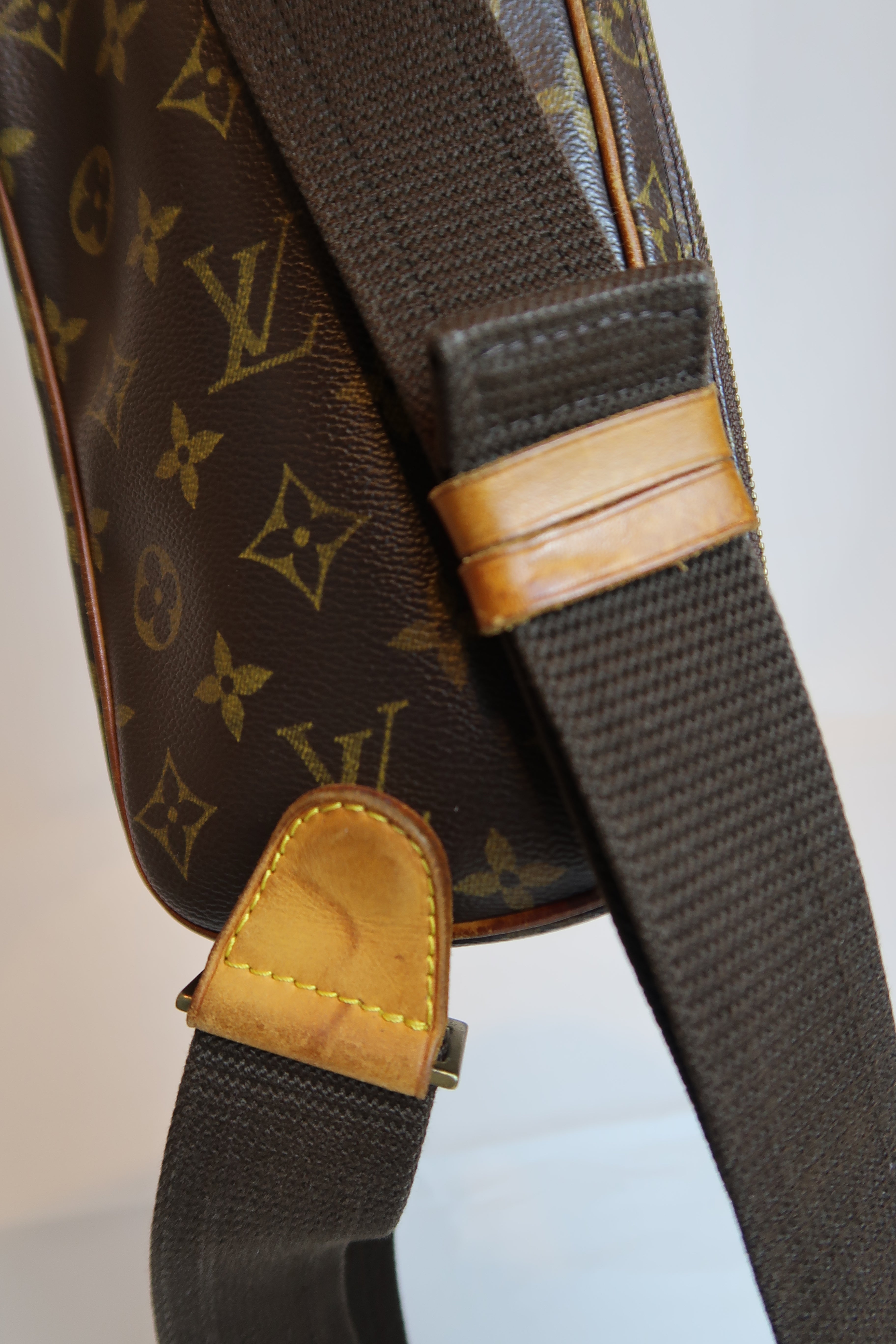 Louis Vuitton Pochette Gange Brown Monogram